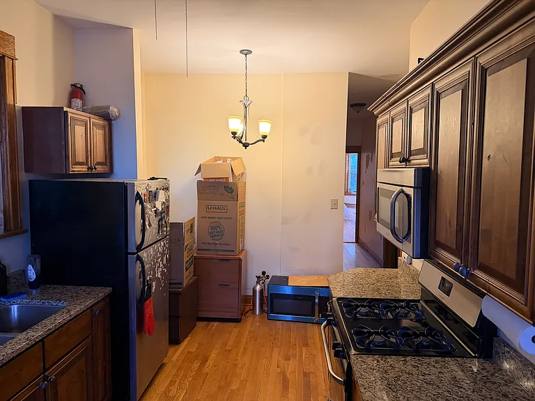 1213 W Addison St #2 — Photo 5