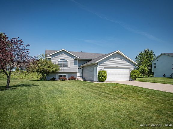 2nd image of 3645 Russell Dr