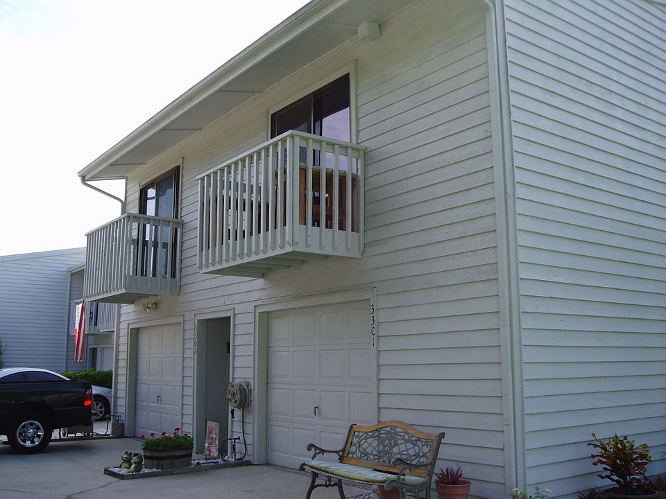 Front w/ master balcony