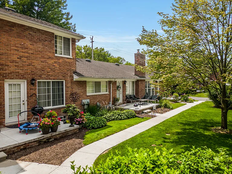 Edgewood Court 1 & 2 — Photo 3