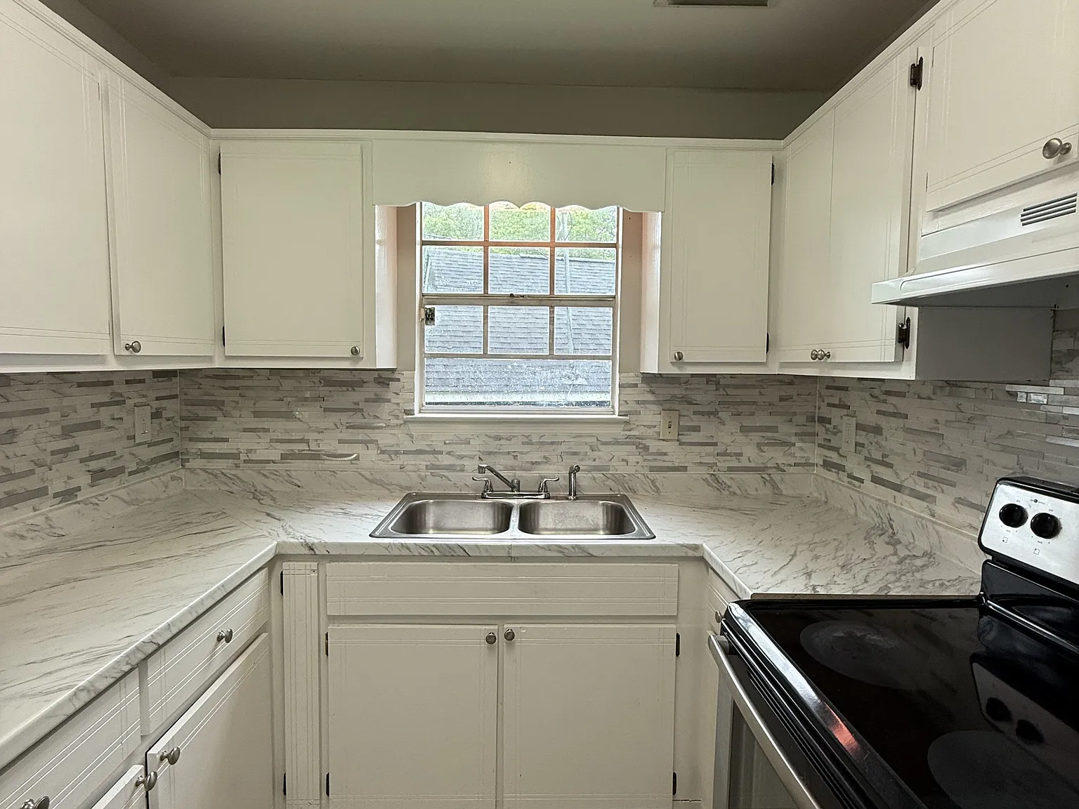 761 Crowne Road - 1 — Photo 4