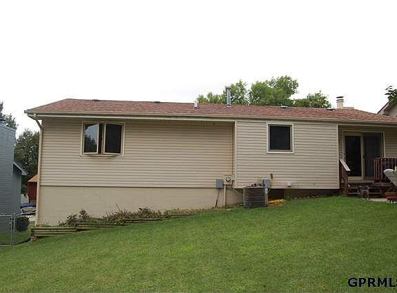 3rd image of 15416 Farnam Cir