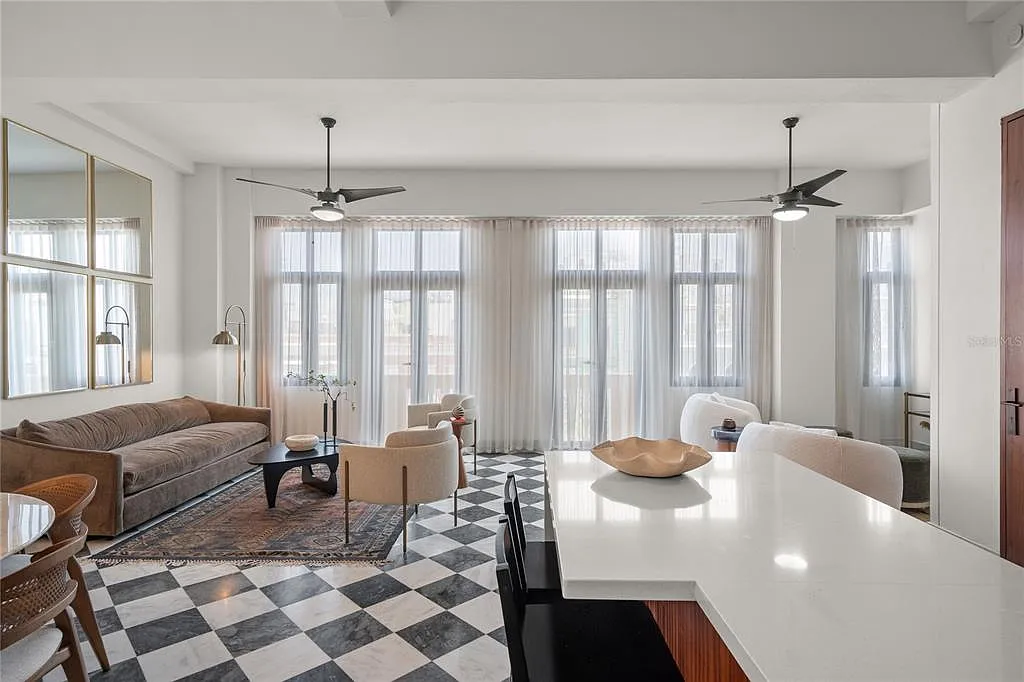 2 bed, 2.0 bath, 1057 sqft, $5,500 — Photo 4