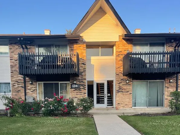 13 Kingery Quarter #106-B, Willowbrook, IL 60527