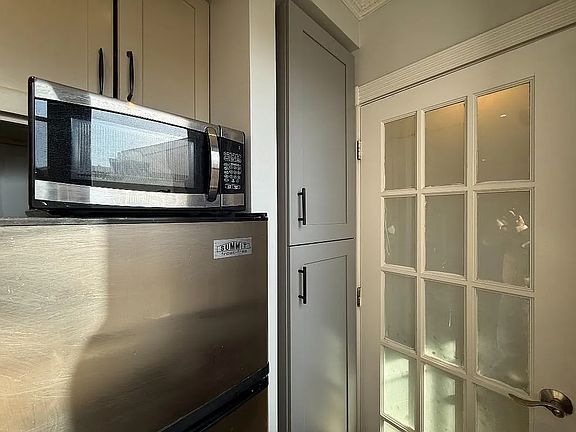 4th image of 410 E 13th St #1EC