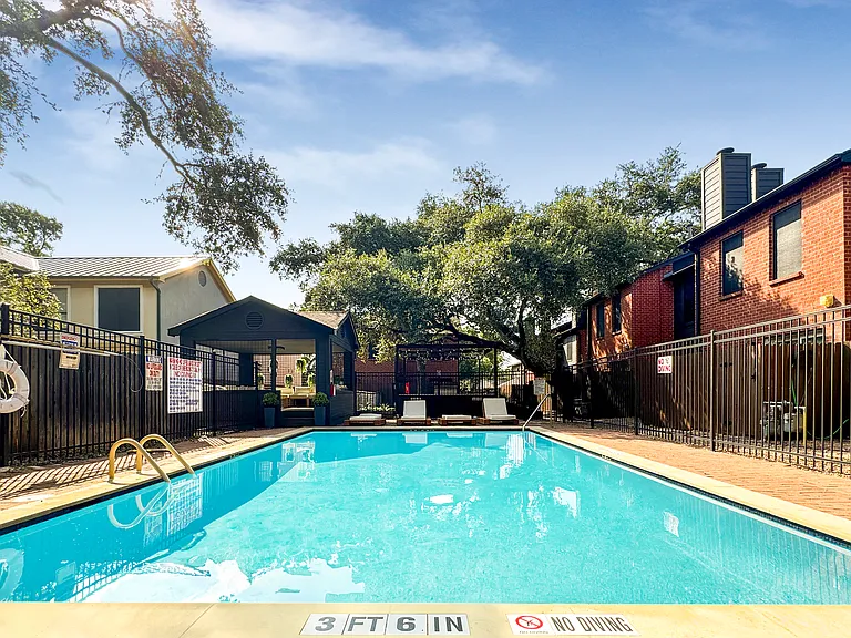 4013 1/2 Menchaca Rd #1 — Photo 3