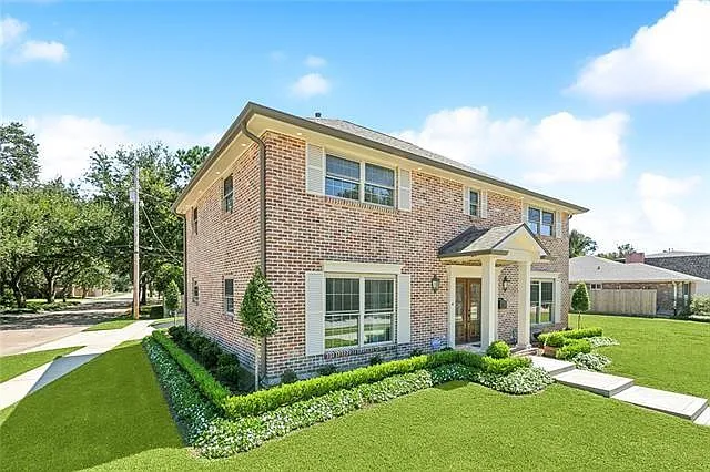 4 bed, 3.0 bath, 2802 sqft, $4,200 — Photo 3