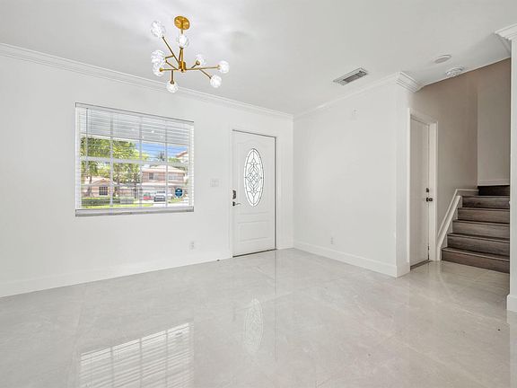5th image of 3460 Commodore Ct