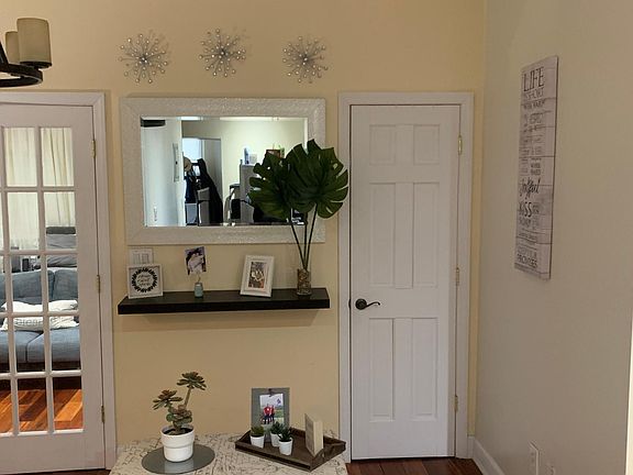 4th image of 278 Logan Ave #1