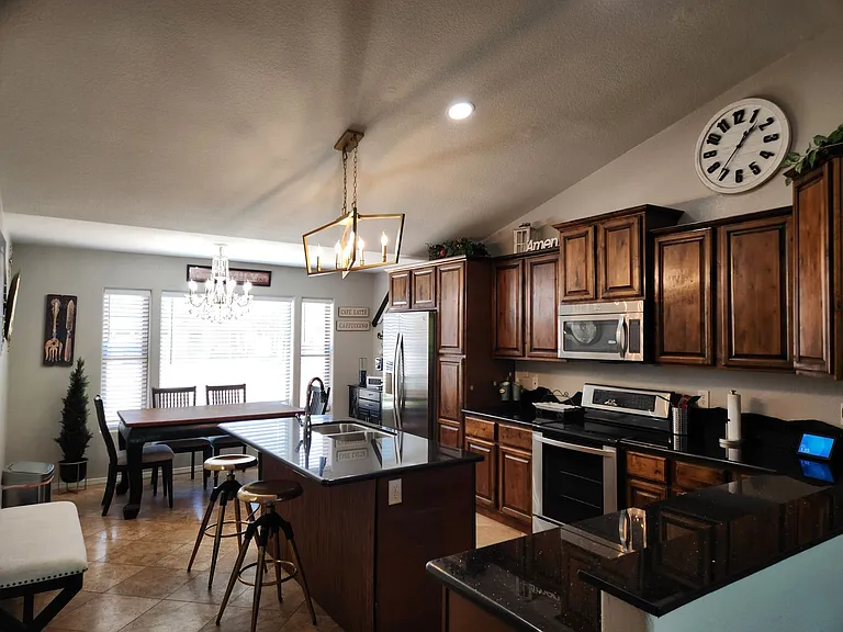 400 E Phoenix St — Photo 13