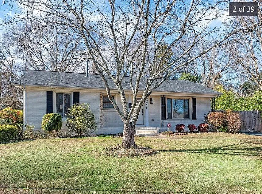 3 bed, 1381 sqft, $2,800 — Photo 2