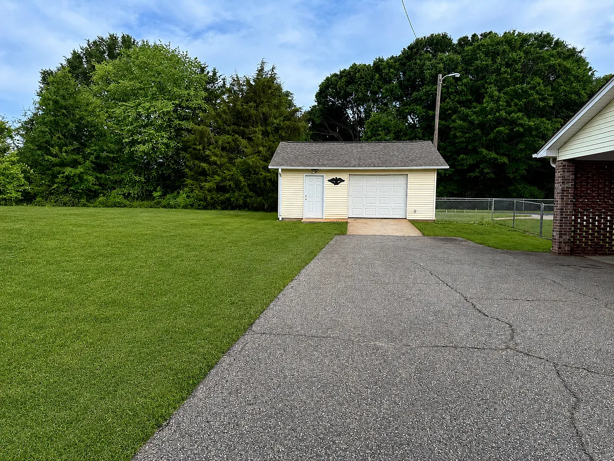 Building Photo - 211 Adams Mill Rd