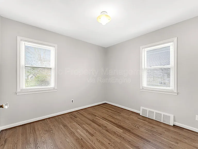 1778 Warwick Ave — Photo 7