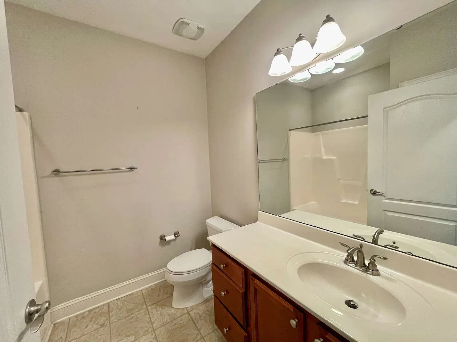 3 bed, 2.0 bath, 1400 sqft, $1,450 — Photo 4