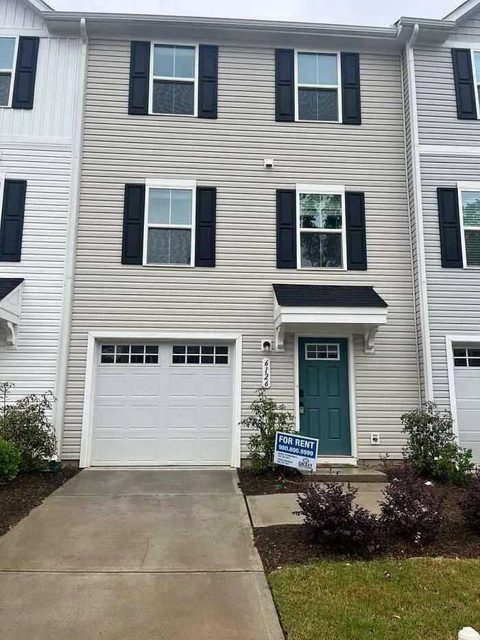 3 bed, 2.5 bath, 1576 sqft, $1,795 — Photo 2