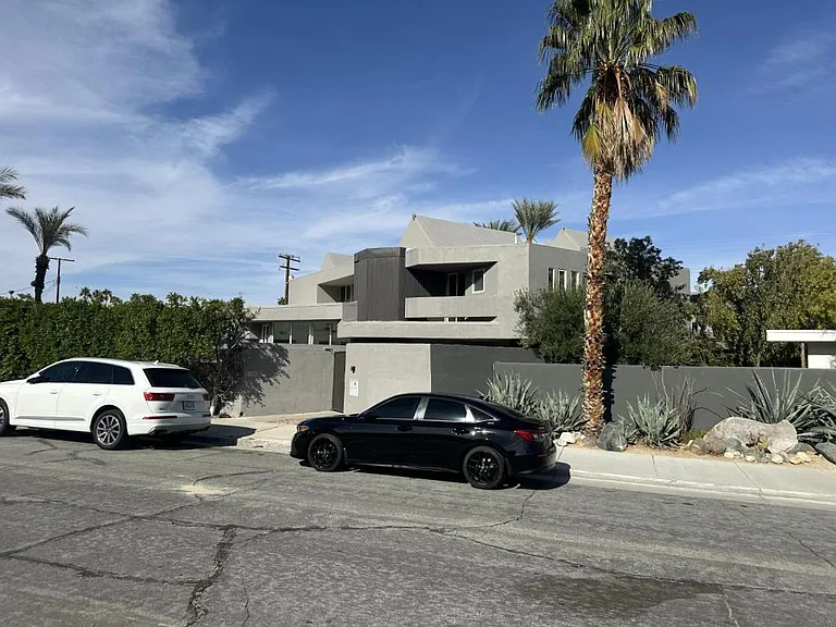 2286 N Junipero Ave — Photo 13