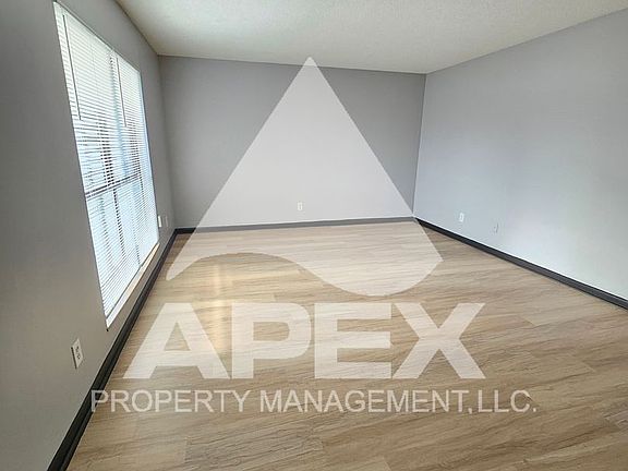 4th image of 504 Cedartop Ln APT A