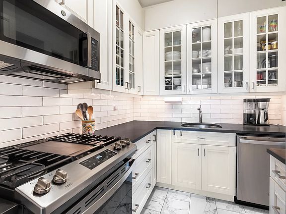 3rd image of 425 W End Ave APT 5C