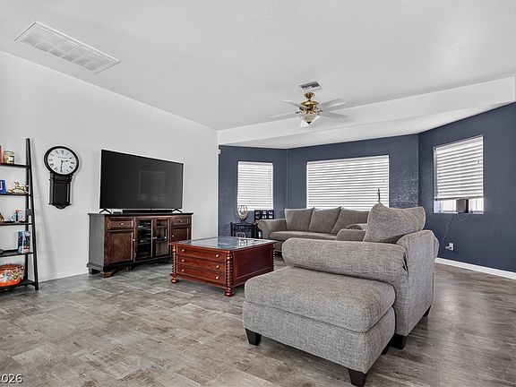 2nd image of 3670 Catalina Dr