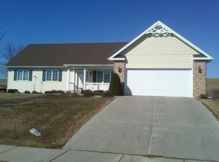 565 Oakwood Dr, Oregon, WI 53575