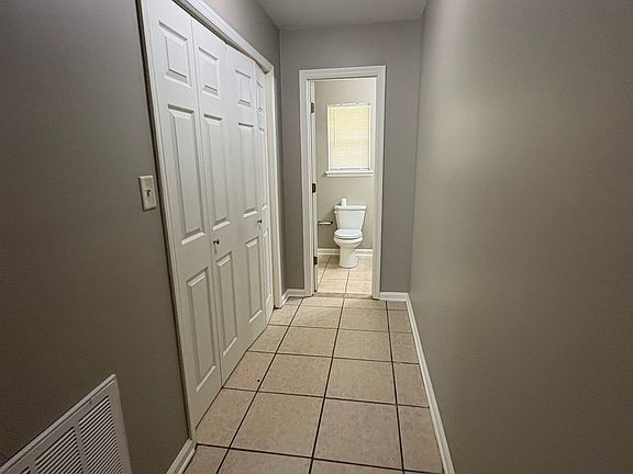 4th image of 1701 Claxton Dairy Rd #B2
