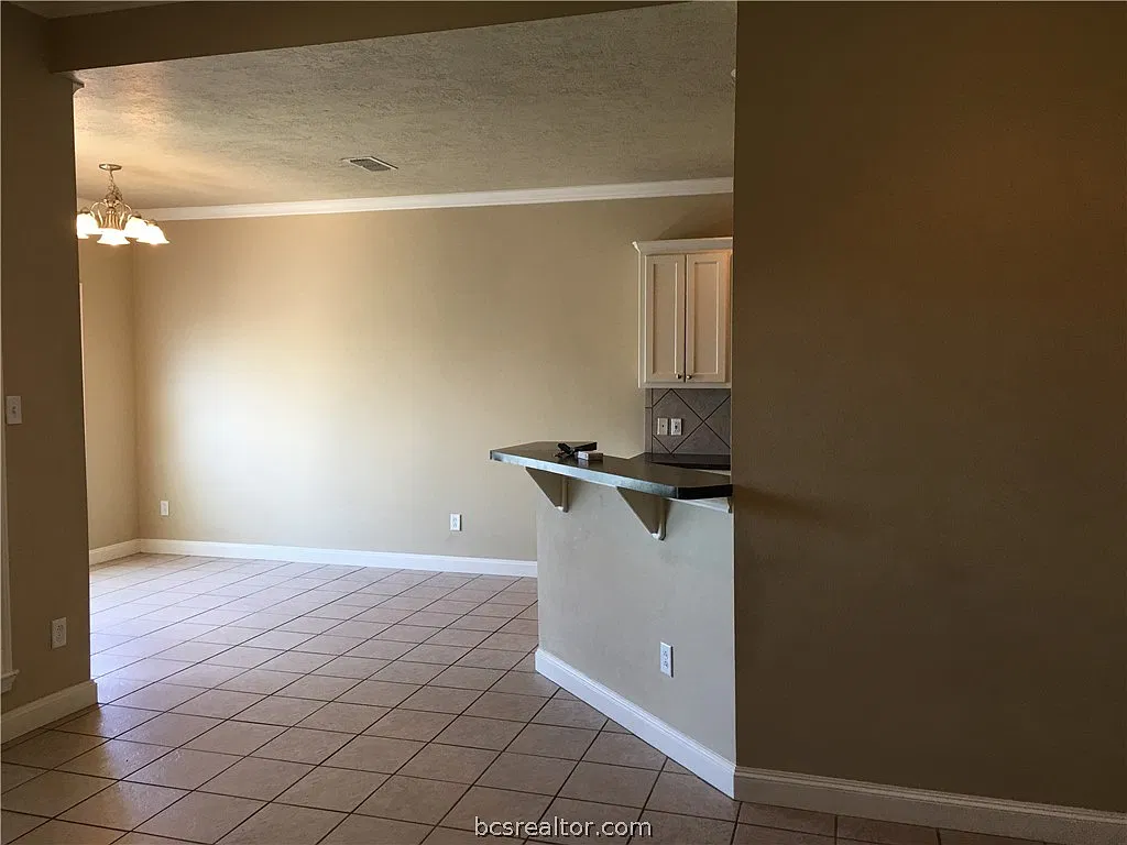3 bed, 1705 sqft, $2,000 — Photo 4