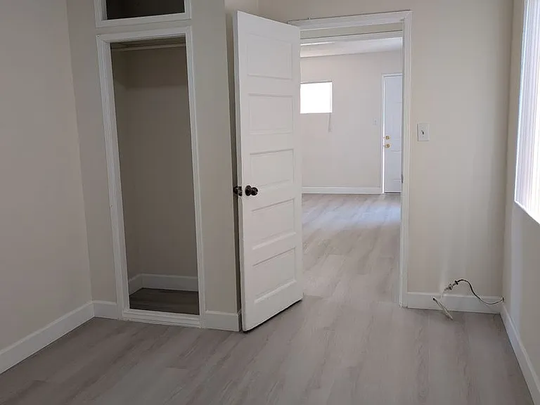 2805 Meeker Ave — Photo 5