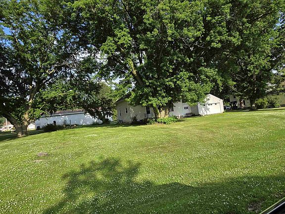 3rd image of 405 1st Ave