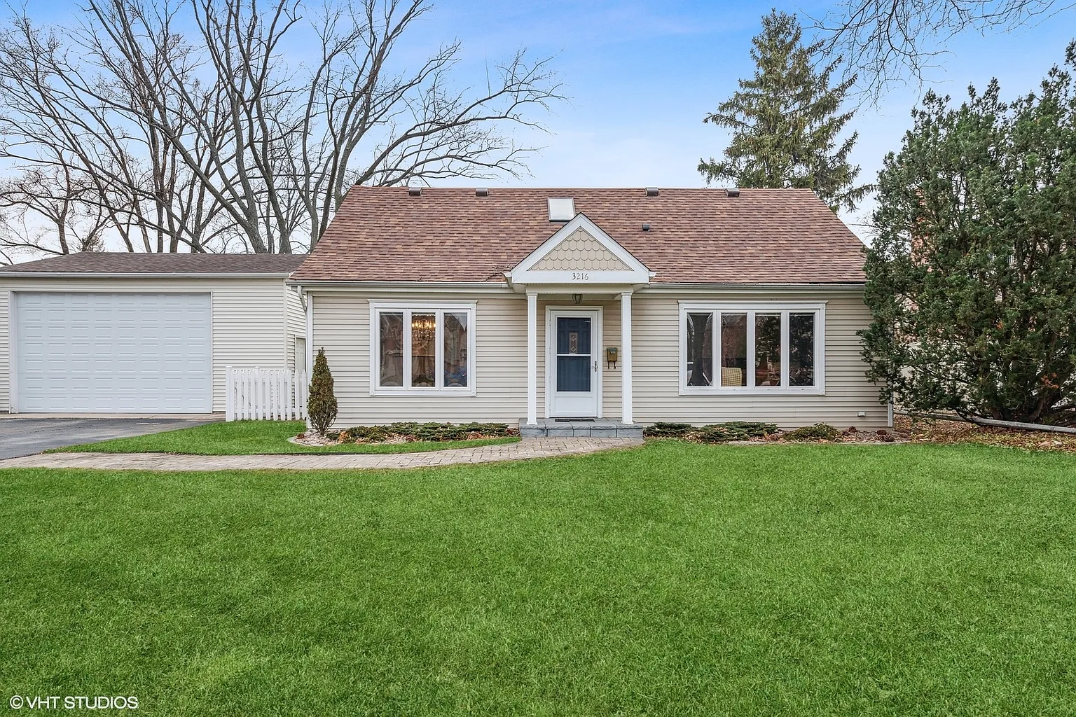 3216 Crestwood Ln photo 1