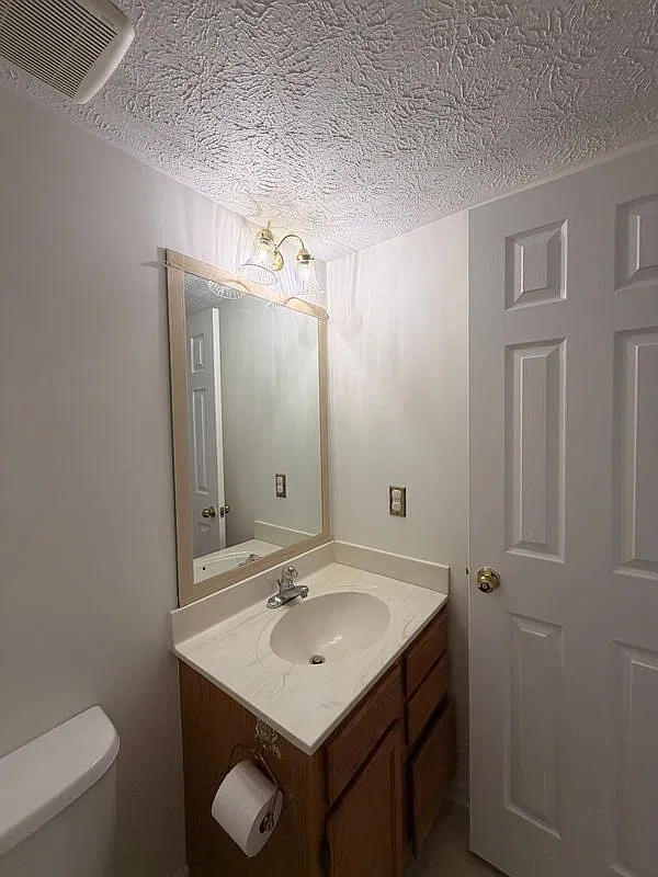 5 bed, 3.5 bath, 2321 sqft, $4,500 — Photo 3