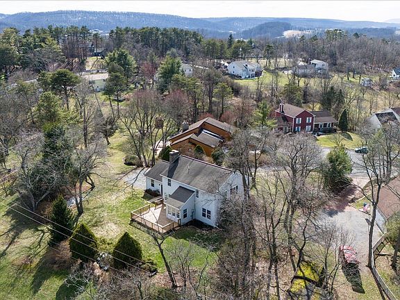 4th image of 115 Andrews Ct