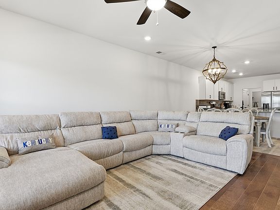 3rd image of 1576 Cedarbrooke Ln