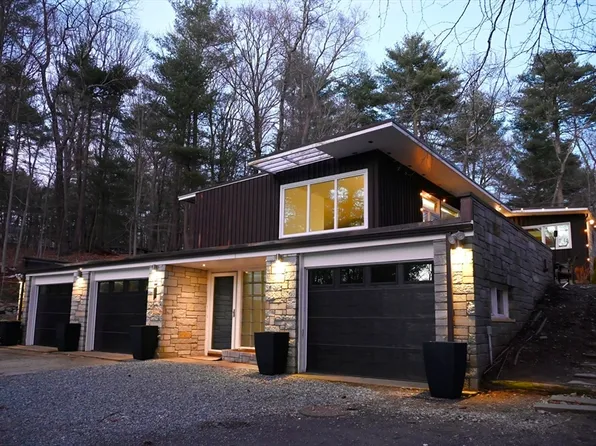 28 Woodridge Rd, Wayland, MA 01778