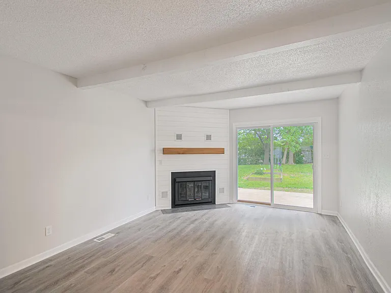 1305 La Chateau Dr — Photo 9