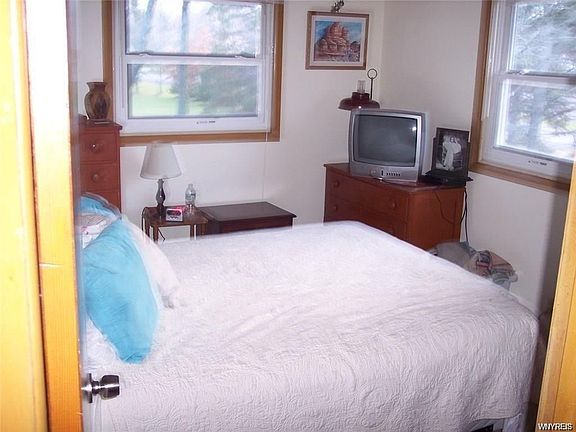 5th image of 11921 Broadway St