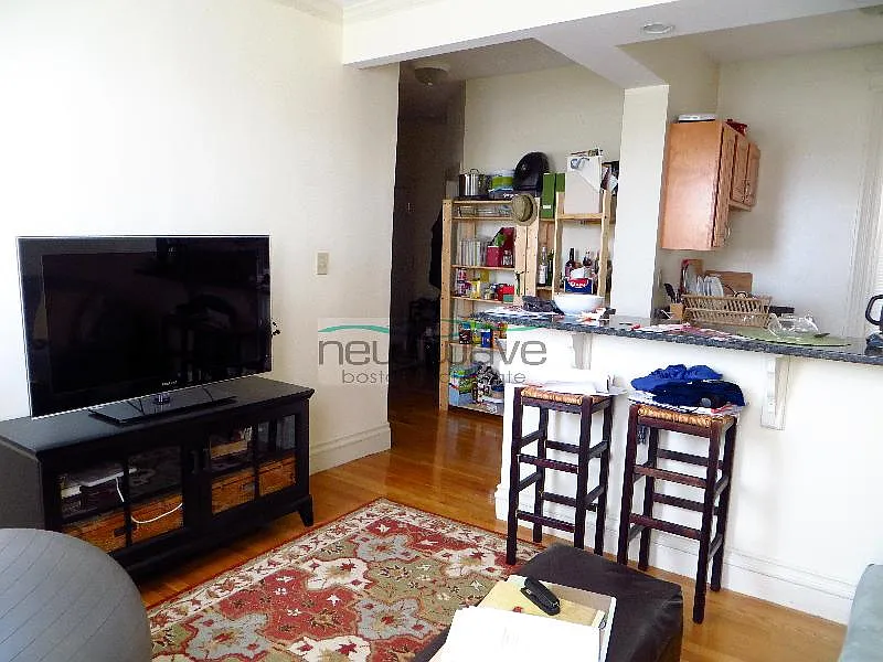 32 Queensberry St #15