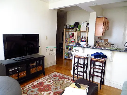 32 Queensberry St #15 Photo 1