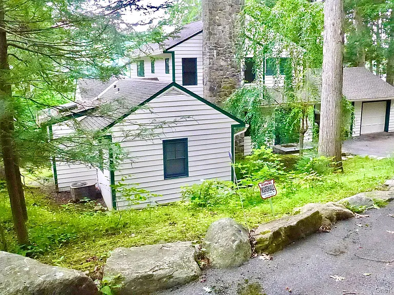 56 Twin Lakes Rd — Photo 1