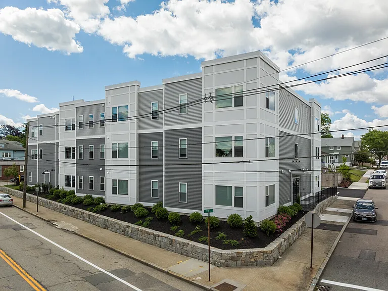 135 Waterman Ave #25 — Photo 1