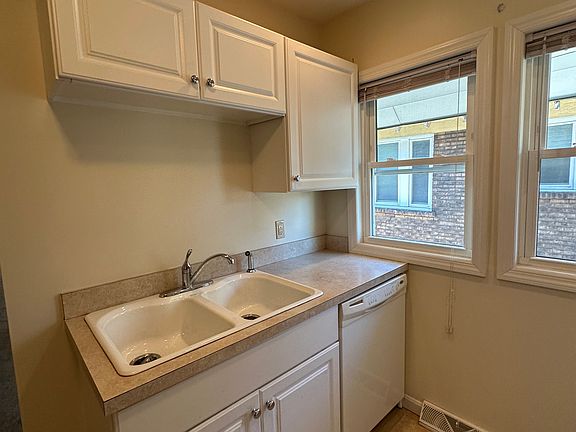 2nd image of 1224-26 W 11th St #1226
