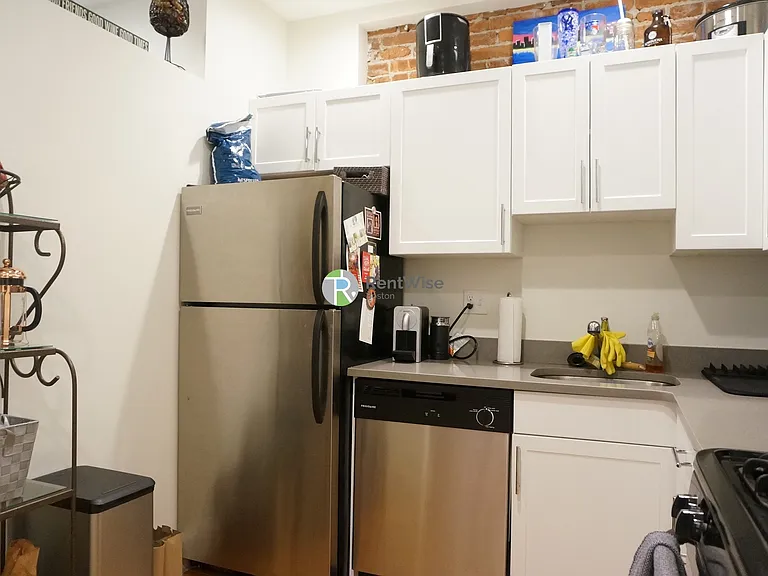 10 Brainerd Rd #18 — Photo 2