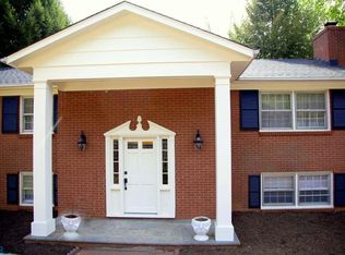 2405 Barracks Rd, Charlottesville, VA 22901