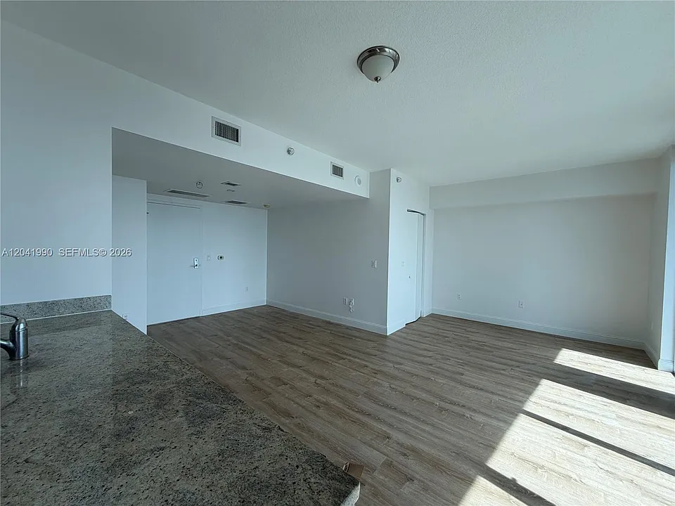 185 SW 7th St #3200