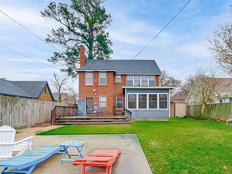 2412 Oakdale St — Photo 34