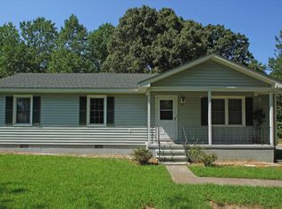 84 Wiggins Ave, Kilmarnock, VA 22482