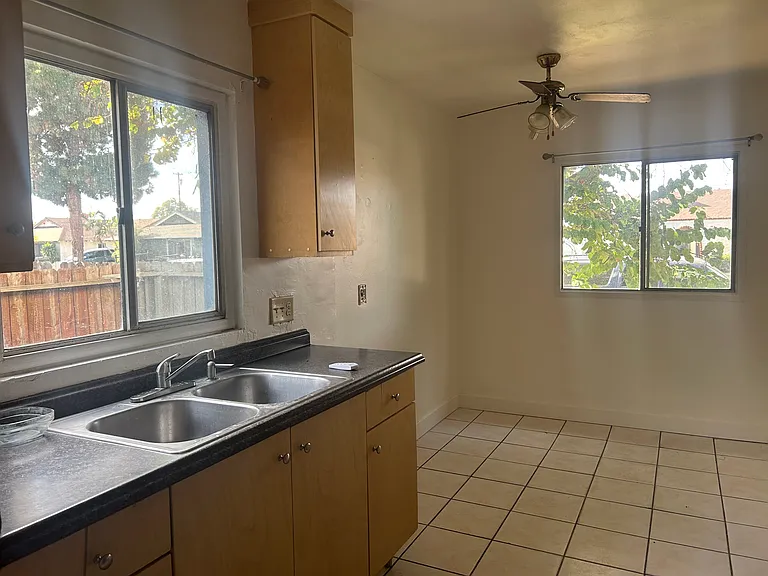 1820 W Glenoaks Ave #A — Photo 3