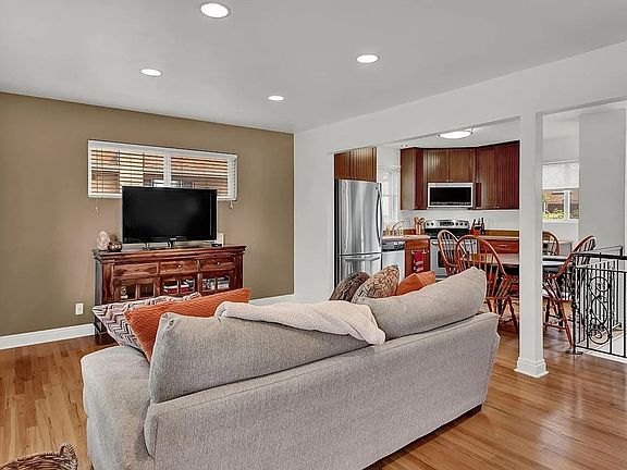 5th image of 10870 Carrol Ln