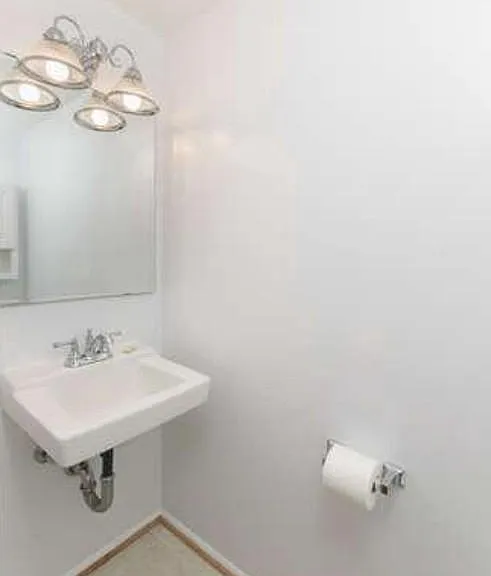 8302 Moline Pl — Photo 13