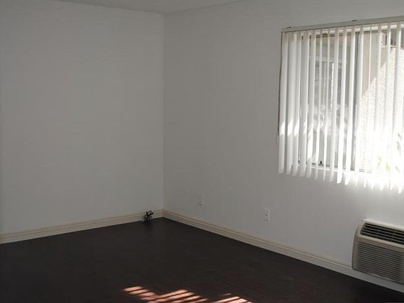 4th image of 2064 Meridian Ave APT 3