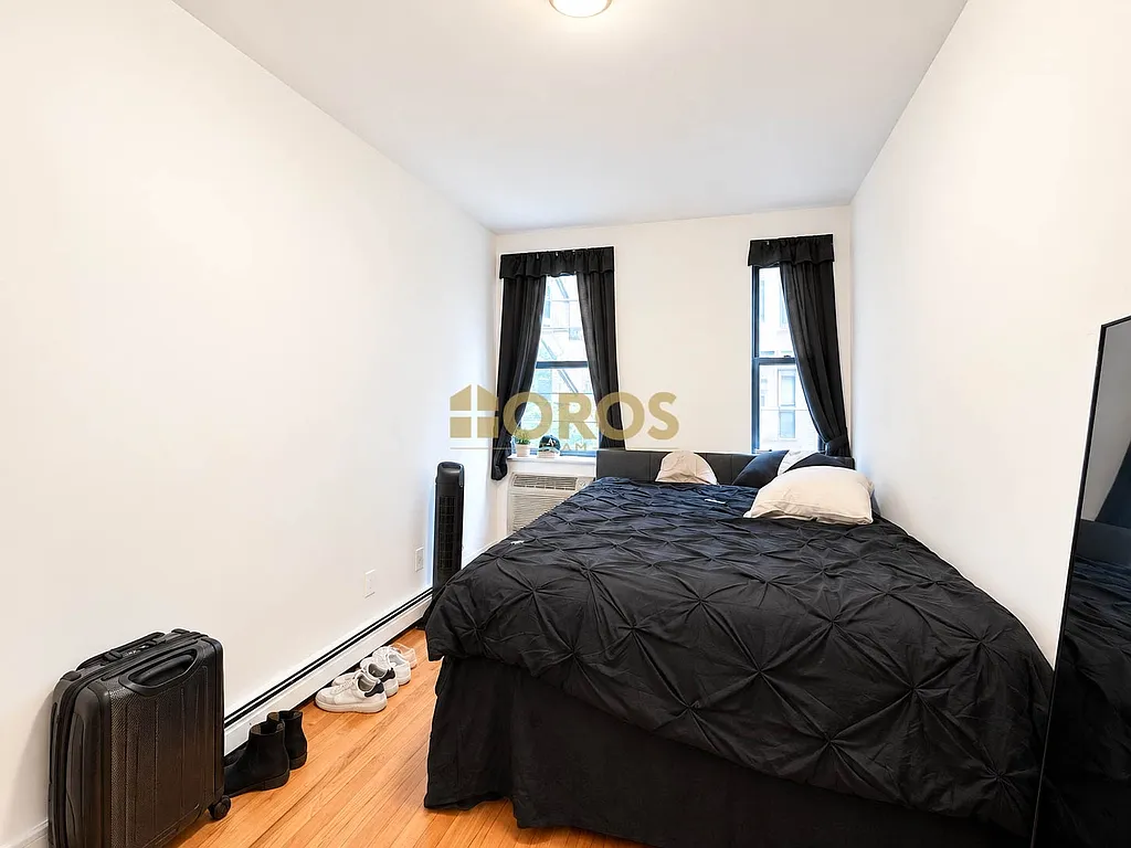 539 East 6th Street — Photo 4